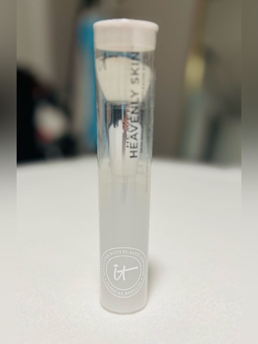 NWT and SEALED it Cosmetics Heavenly Skin Brush #704